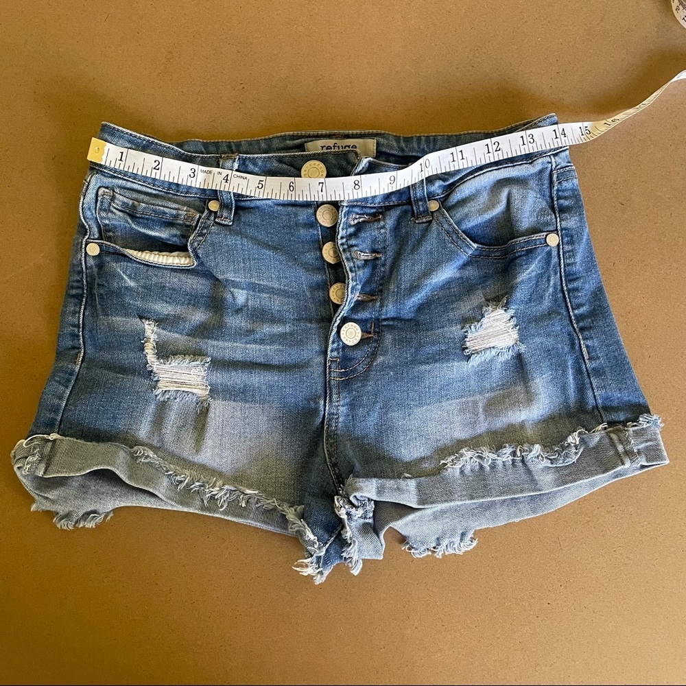 Refuge Distressed Jean Shorts - Picture 5 of 8
